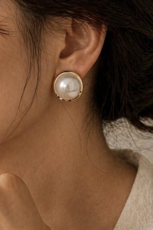 Manel | Stud Earrings - Statement Pearls