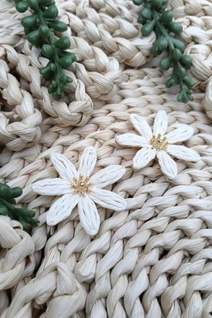 Manel | Stud - White Raffle Flower